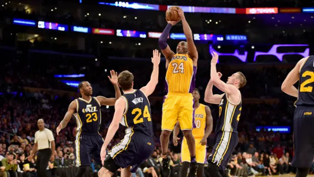 NBA球星精彩扣篮瞬间